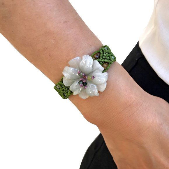 Love of Sea with this Anemone Flower Handmade Jade Bracelet - Picture 3 of 4